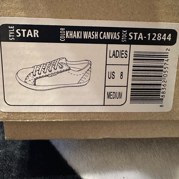 Gently used (for two weeks) army green Taos sneakers - Picture 8 of 8